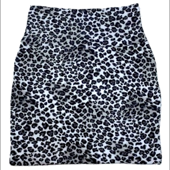 💋NWT 👠 Stretchy Cheetah Print Mini Skirt - Picture 2 of 6